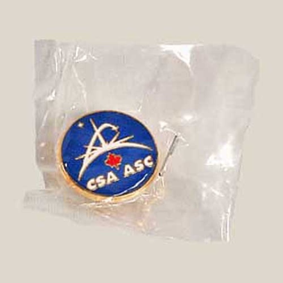 CANADIAN SPACE AGENCY LAPEL PIN, NEW IN ORIGINAL BAG, 1992 OFFICIAL FULL COLOUR - Picture 1 of 1